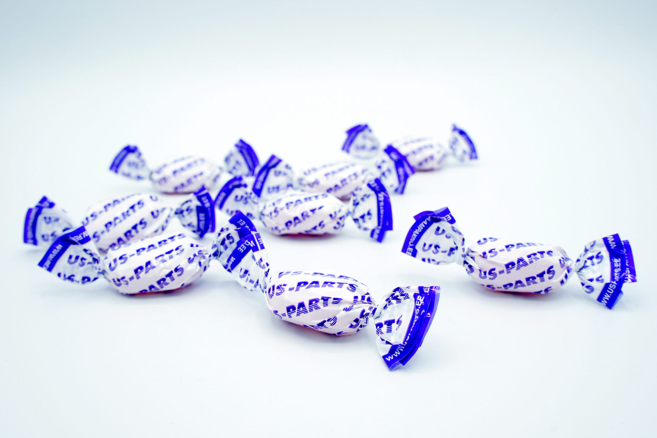 logoga karamellikommid reklaamkingituseks